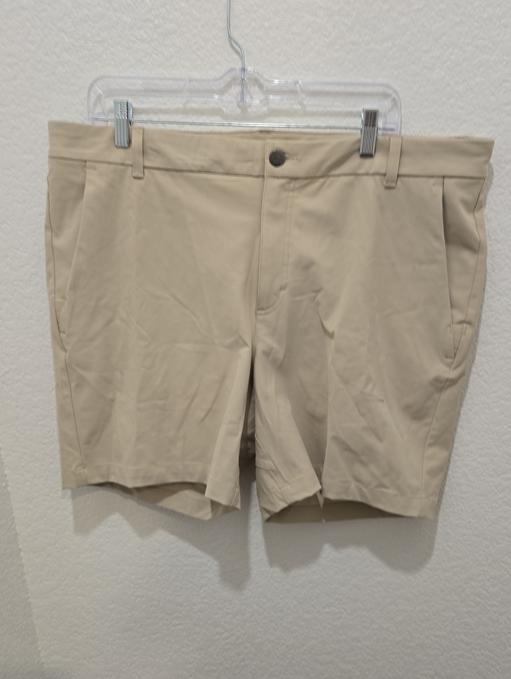 Men's VRST Performance Flat-Front Shorts in Khaki size 38